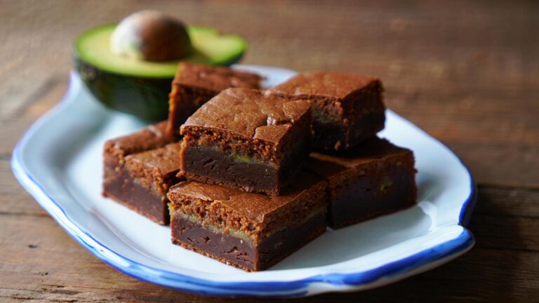 12 Camilan Alpukat yang Jarang Dicoba, Ternyata Bisa Seenak Ini