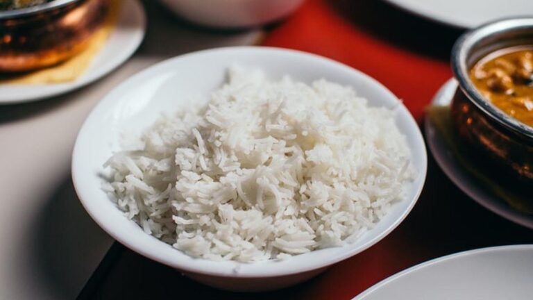 7 Cara Menyimpan Nasi Matang agar Tidak Cepat Kering Tanpa Rice Cooker