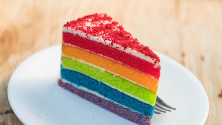 Cara Buat Rainbow Cake Takaran Gelas, Lembut dan Mengembang Sempurna