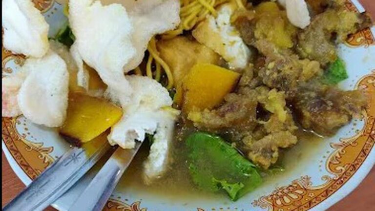 12 Rekomendasi Tahu Campur di Surabaya, Kuliner Khas yang Tak Pernah Sepi Peminat